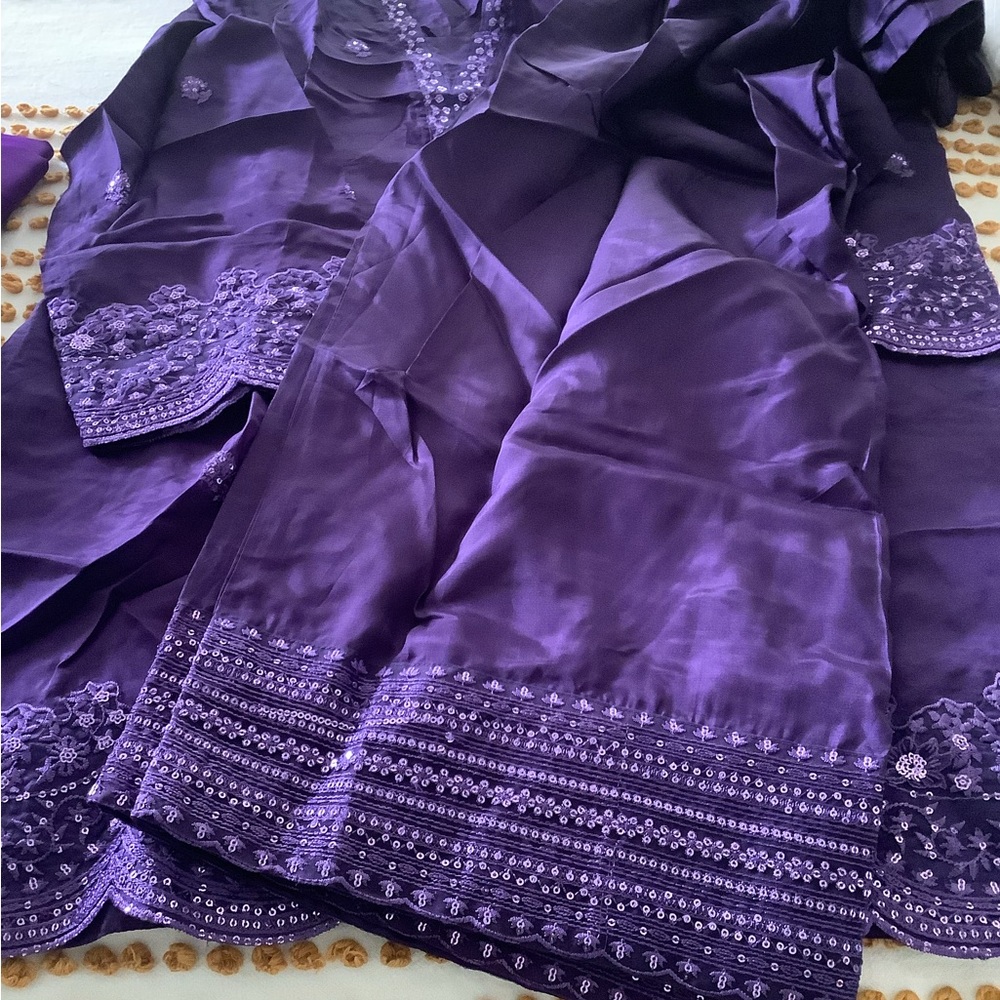 Indian Pakistani outfit with farshi salwar - Picture 5 of 10